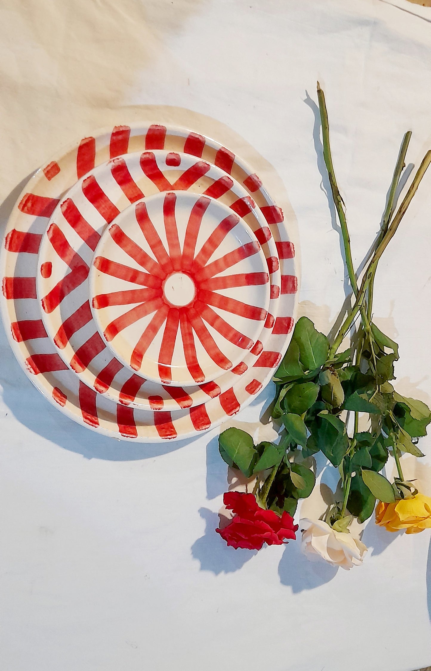 Hand-Painted Geometric Red Ceramic Plate Set – Artistic Touch