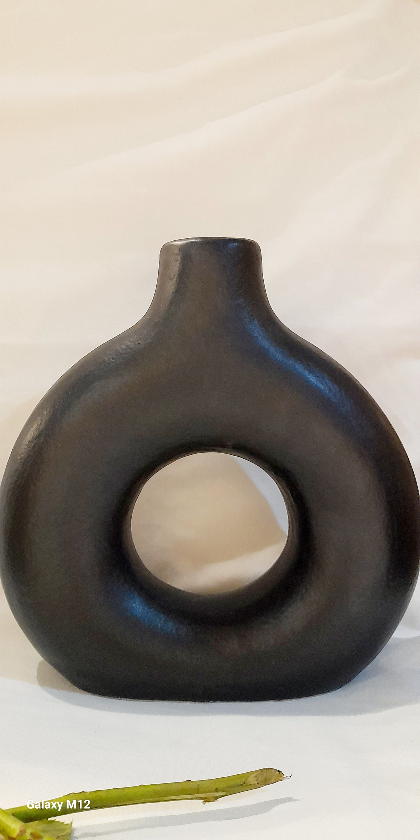 Modern Black Round Ceramic Vase – Handmade Moroccan Art