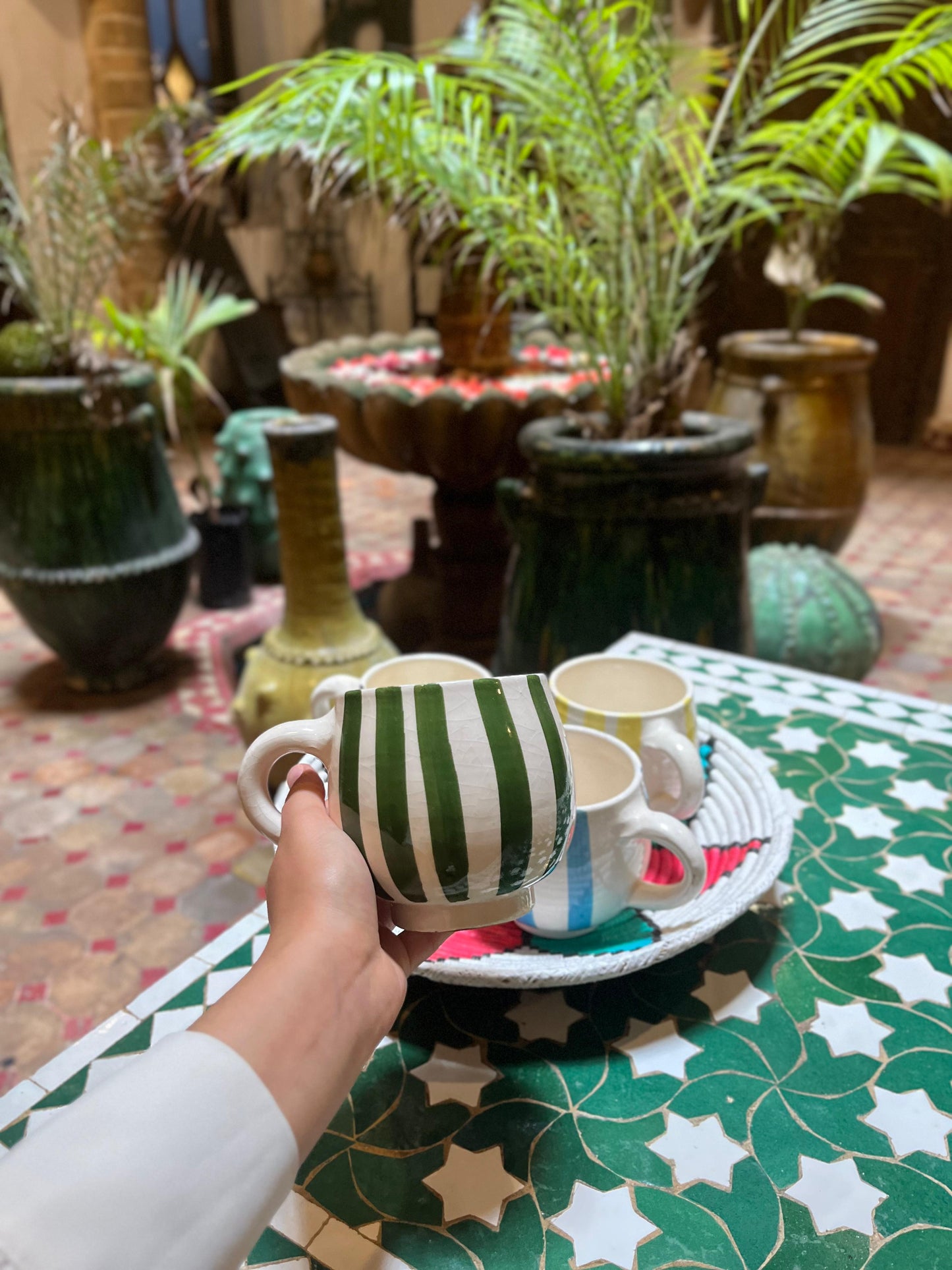 Mugs with vertical stripes