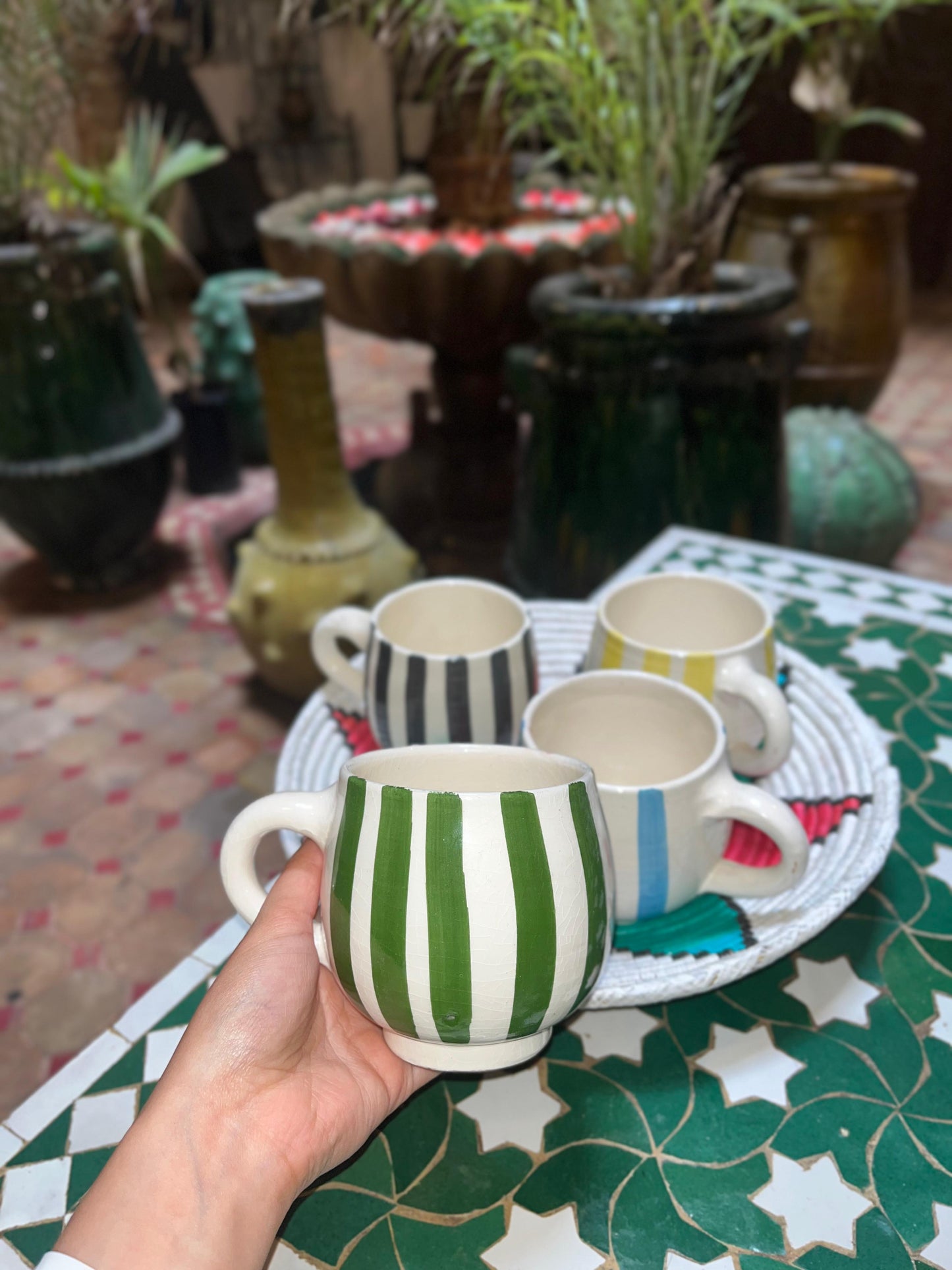 Mugs with vertical stripes