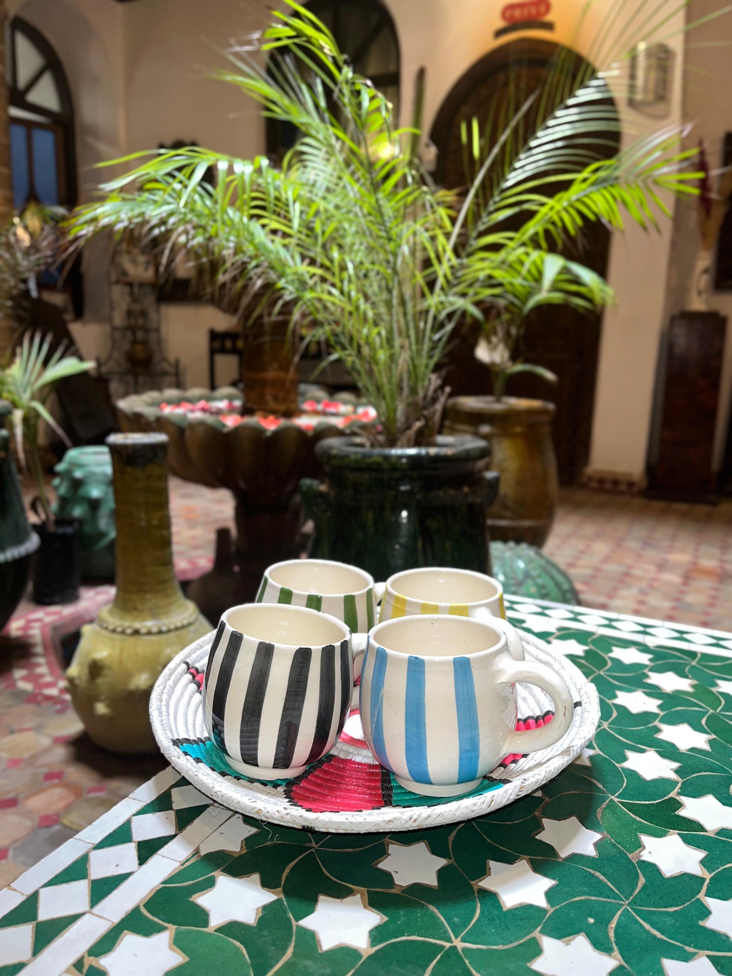 Mugs with vertical stripes