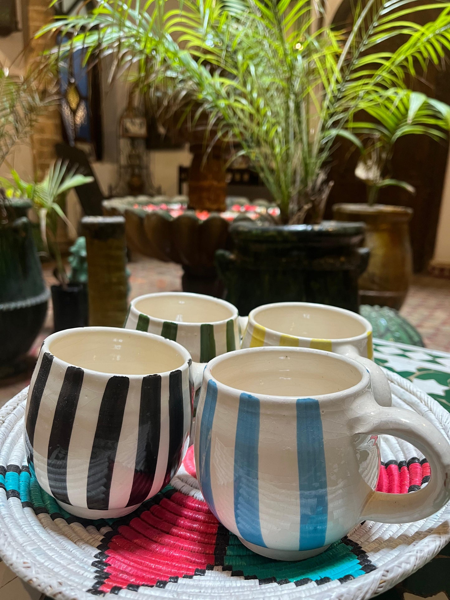 Mugs with vertical stripes