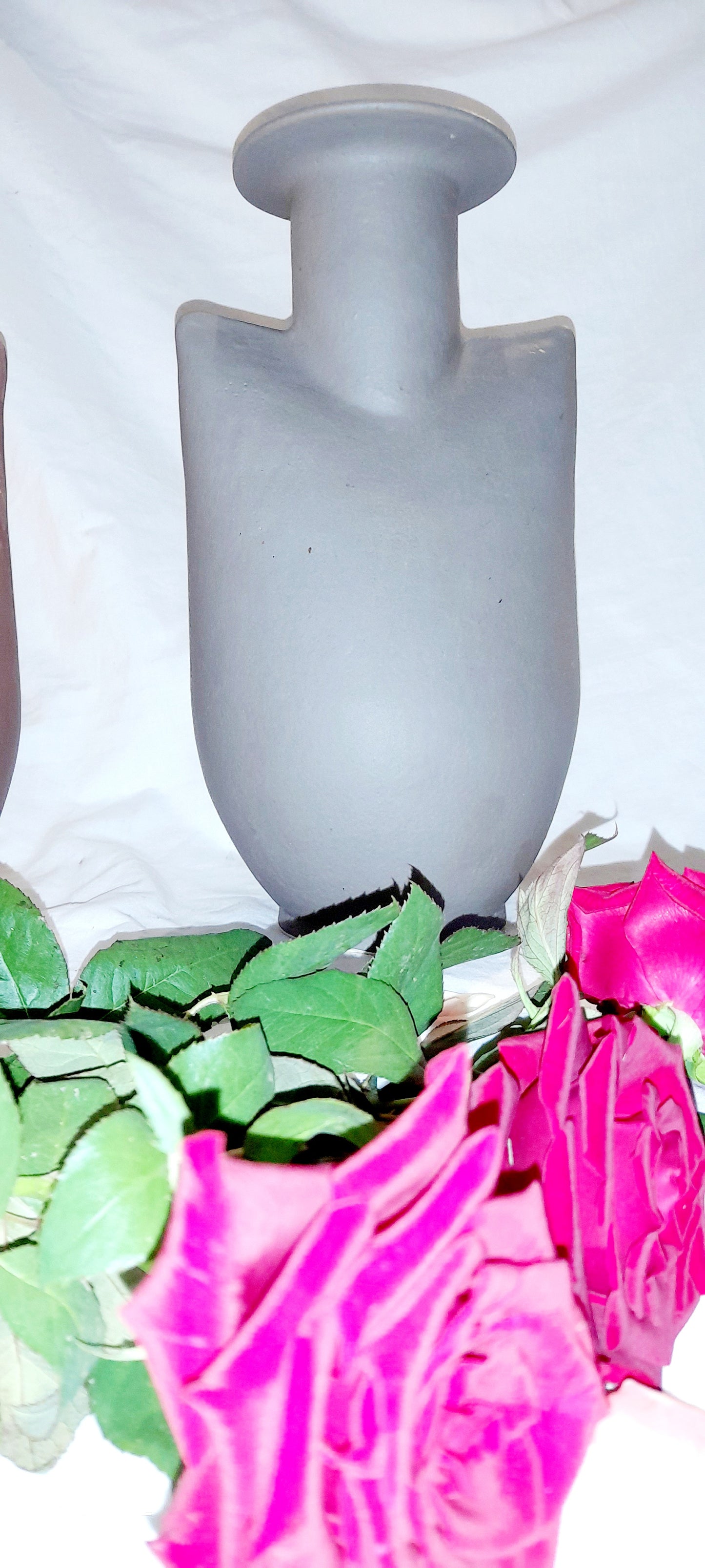 :
Modern Sculptural Ceramic Vase – Minimalist Handmade Design