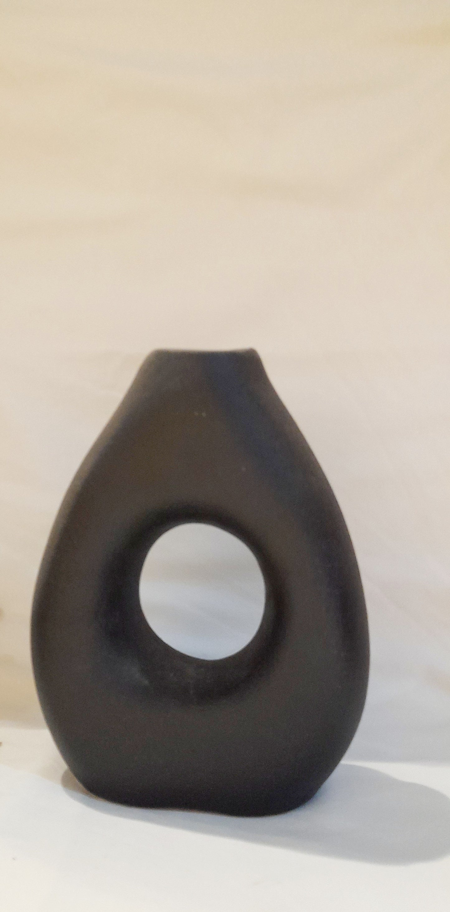Modern Black Ceramic Vase – 20cm Sculptural Minimalist Design