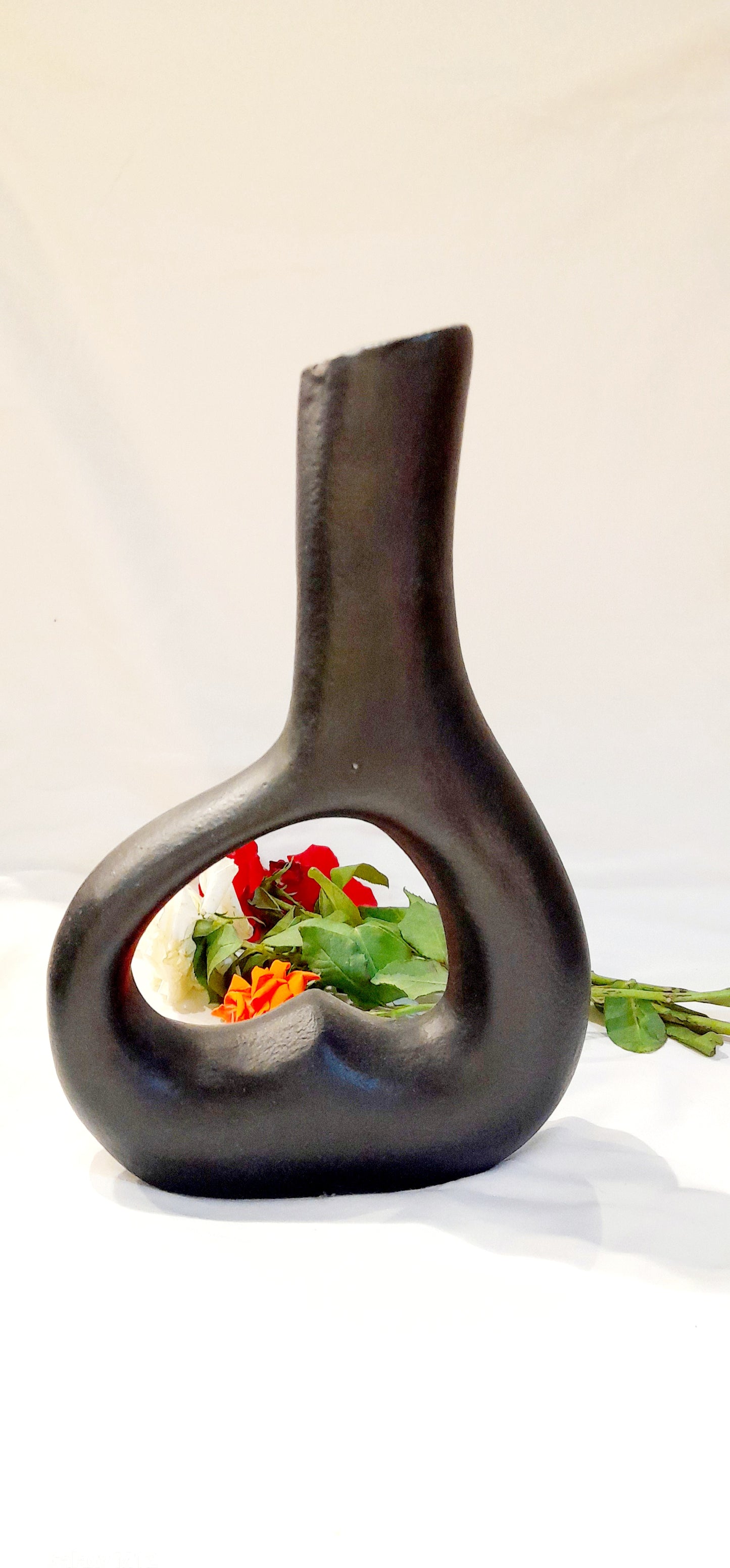 Heart-Shaped Black Ceramic Vase – Modern Moroccan Decor